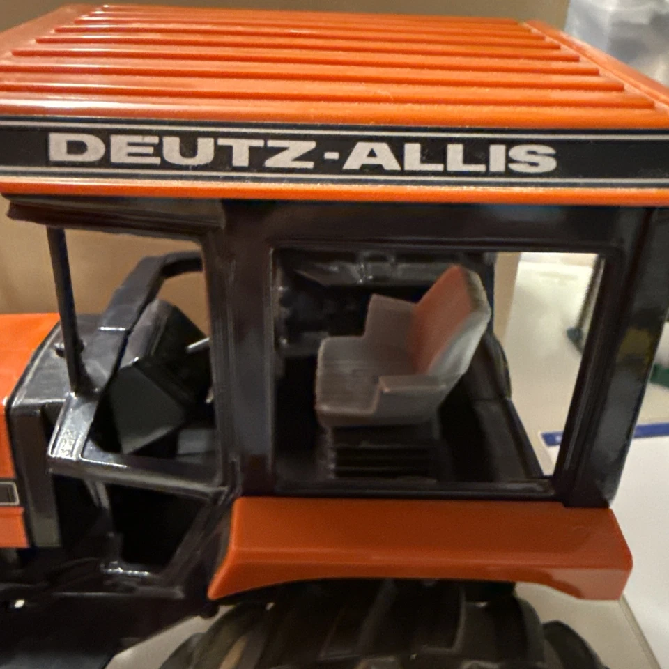DEUTZ-ALLIS 1/16 9150 Orange AWD TRACTOR 1990 Special Edition Ertl USA #2227 - Image 3 of 4