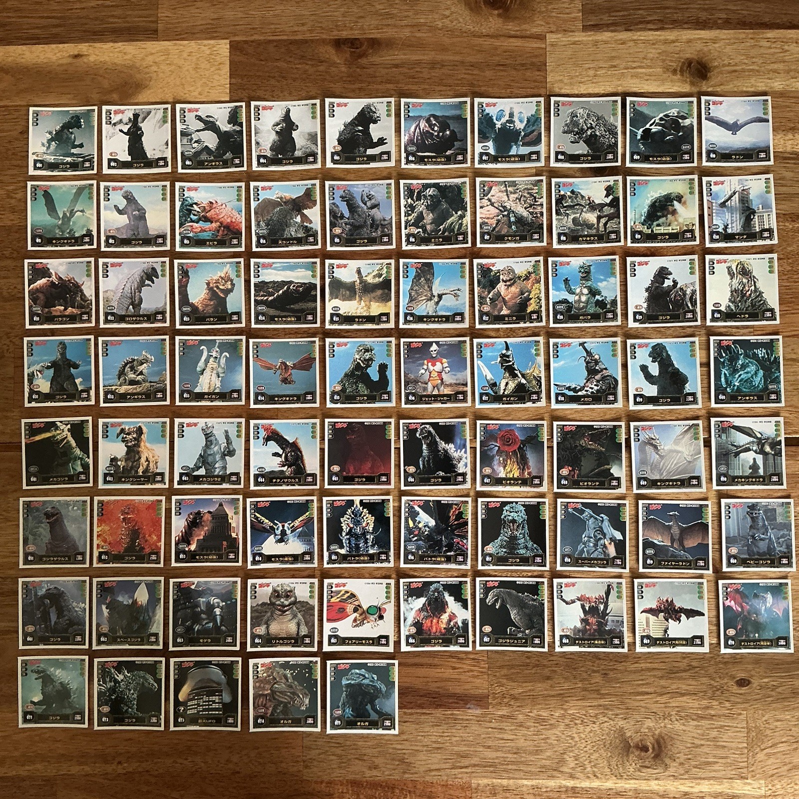 Juego completo de 75 pegatinas TOHO Godzilla 1999 en excelente estado japonés raro