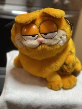 Vintage Garfield Cat Large Sitting Plush Dakin Stuffed Animal 1981 Excellent