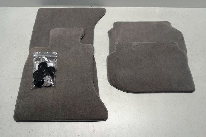 Tapis de sol 51477220448 : finis les tapis usés qui glissent sous les pieds