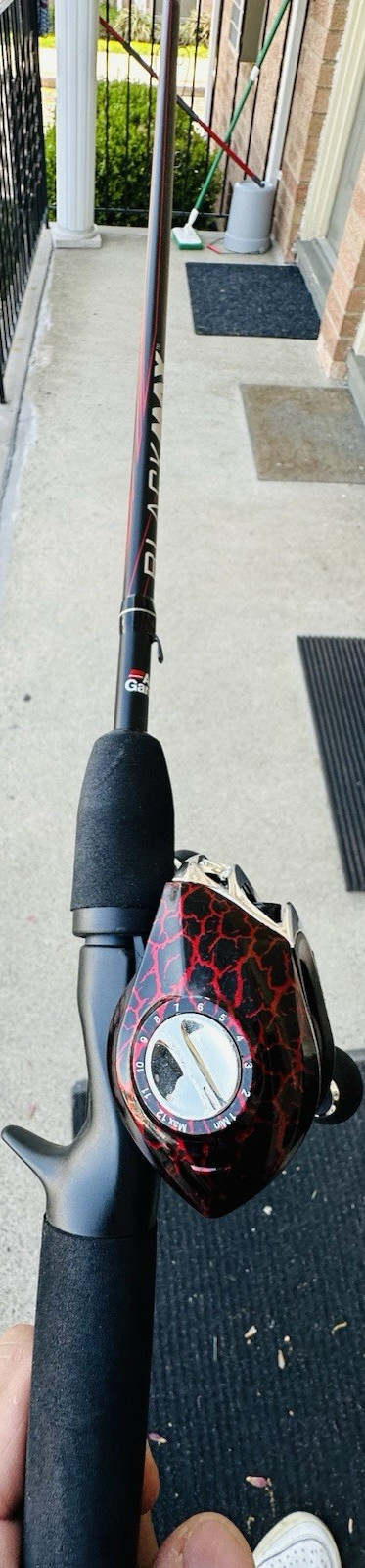 Abu Garcia Black Max Baitcast Combo 6'6" Medium Rod & Reel 8