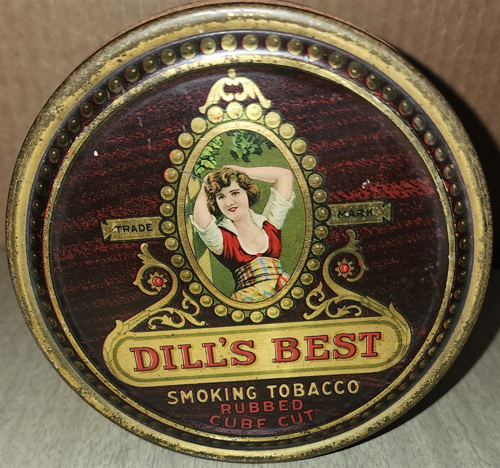 OLD EMPTY & ROUND DILL'S BEST TOBACCO TIN RUBBED CUBE CUT RICHMOND 5" X