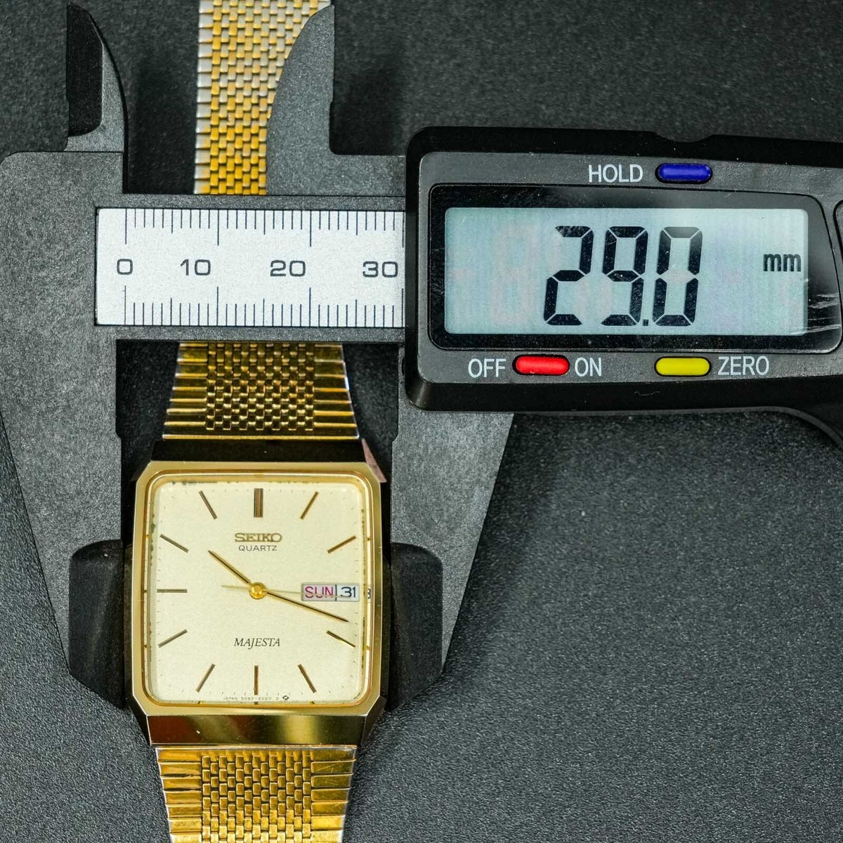 Vintage 1984 SEIKO MAJESTA 9063-5020 Gold Square Day Date Tank Men