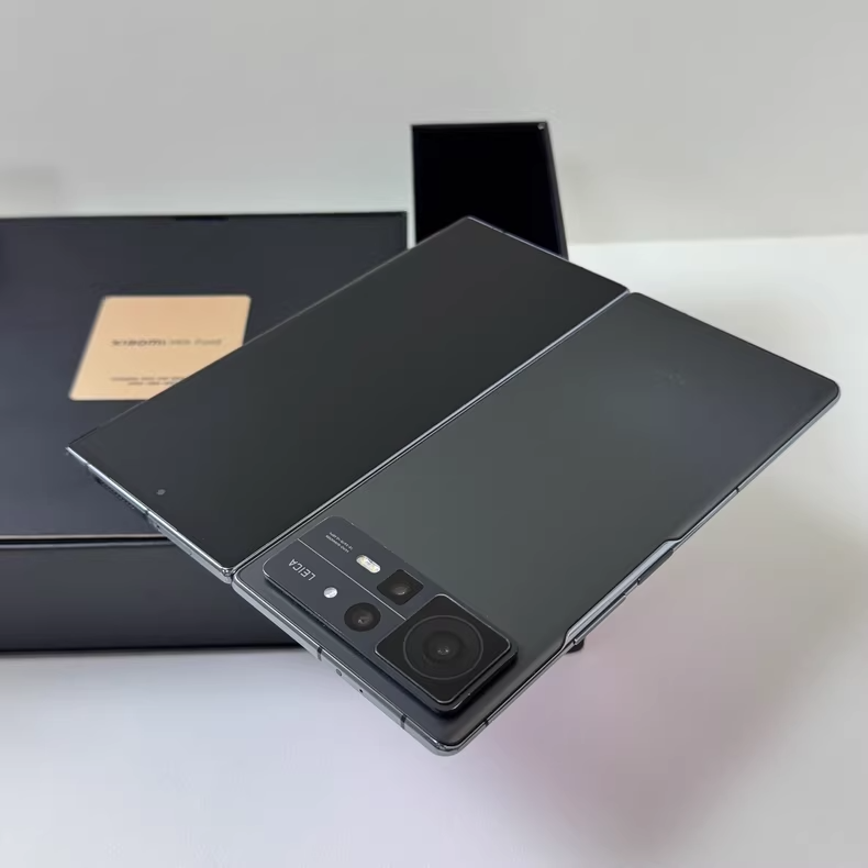 [セール中]Xiaomi Mix Fold2 12/512GB ブラック Xiaomi Mix Fold 2 debuts with an improved design, high-end display