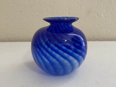 2016 AGS Signed Possibly Svoboda Blue & Clear Swirl Art Glass Vase