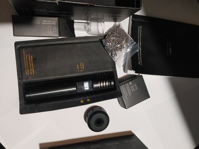 Arizer Extreme Q 4.0 Desktop and Air Max portable  aromatherapy devices 