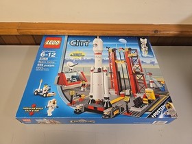 LEGO City SPACE CENTRE 3368 New Rocket Space Suit Retired
