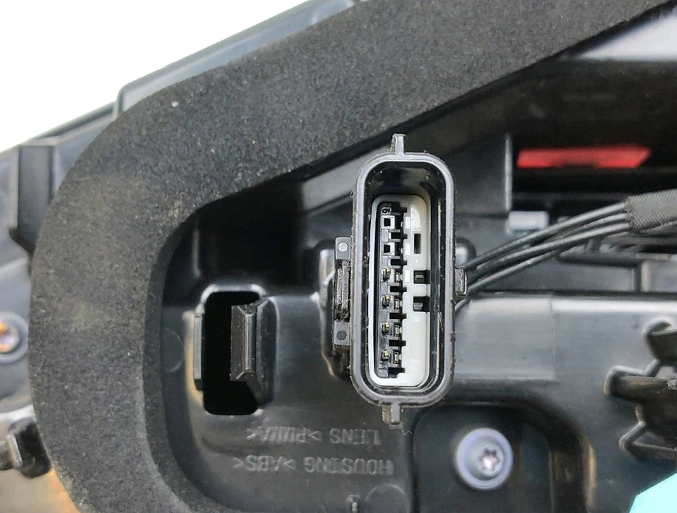 Rücklicht Innenraum Recht Angebot RENAULT Megane IV Phase 1 - 1.3 Tce - Bild 3 von 4