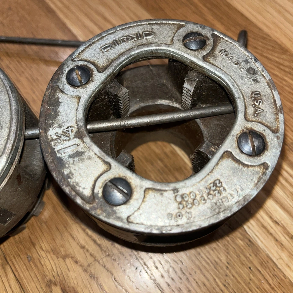 Ridgid No 111-R NPT Ratchet Threader Set.  1/4 - 1 1/4 plus holder.  Made in USA - Image 2 of 4