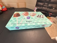New Wilton 26 Piece Baking Cake Pop Set
