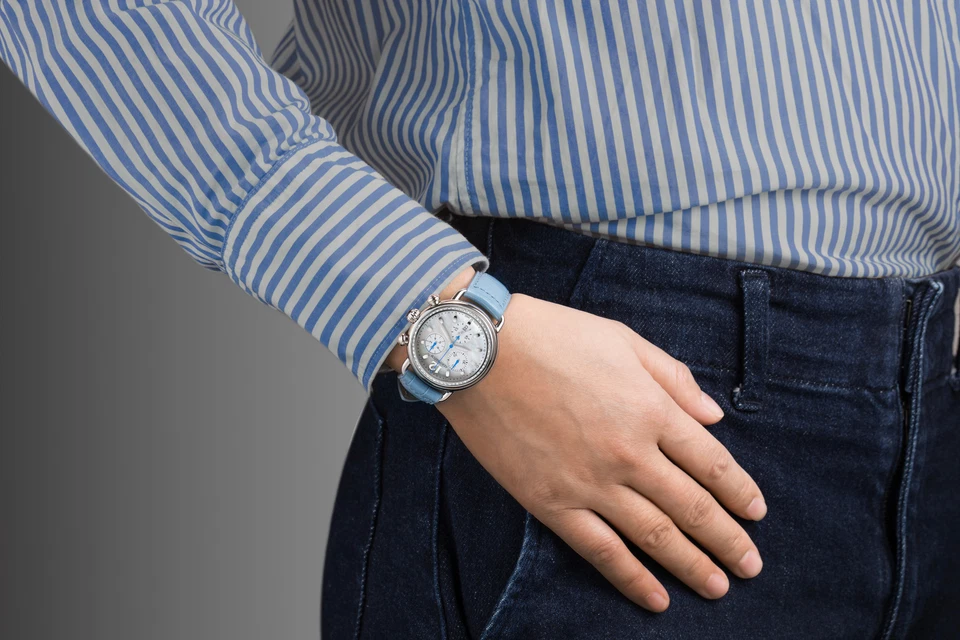 Reloj Aerowatch A 81105 AA01 DIA Cronógrafo Dama Azul Pastel, Esfera Madreperla Foto 3 de 4