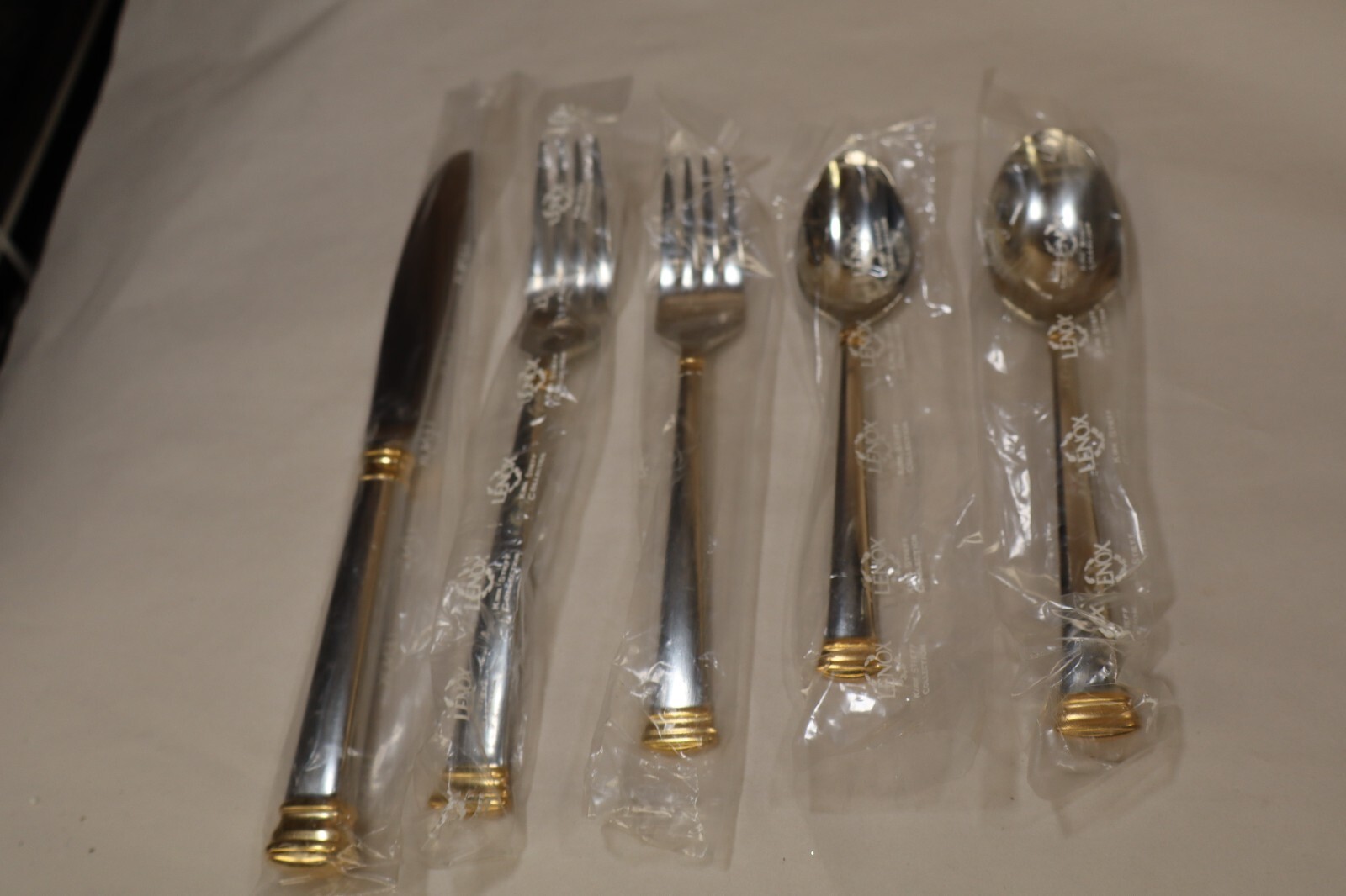 9828092 Lenox Eternal Gold Flatware 5-Piece Place Setting, S