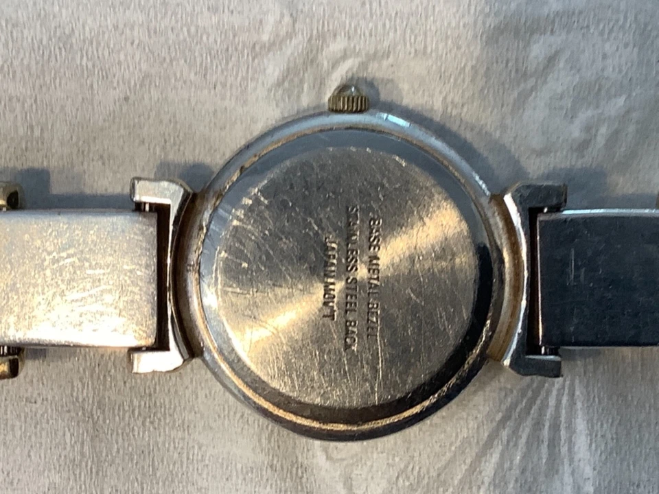 Reloj Pulsera Mujer de Peugeot, Cara Verde, Correa Plateado y Dorado Foto 3 de 3