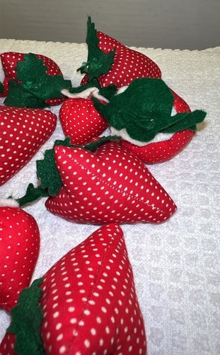 20 Vintage Handmade Faux Strawberries With Green Felt Tops Home Table Decor - Picture 9 of 11