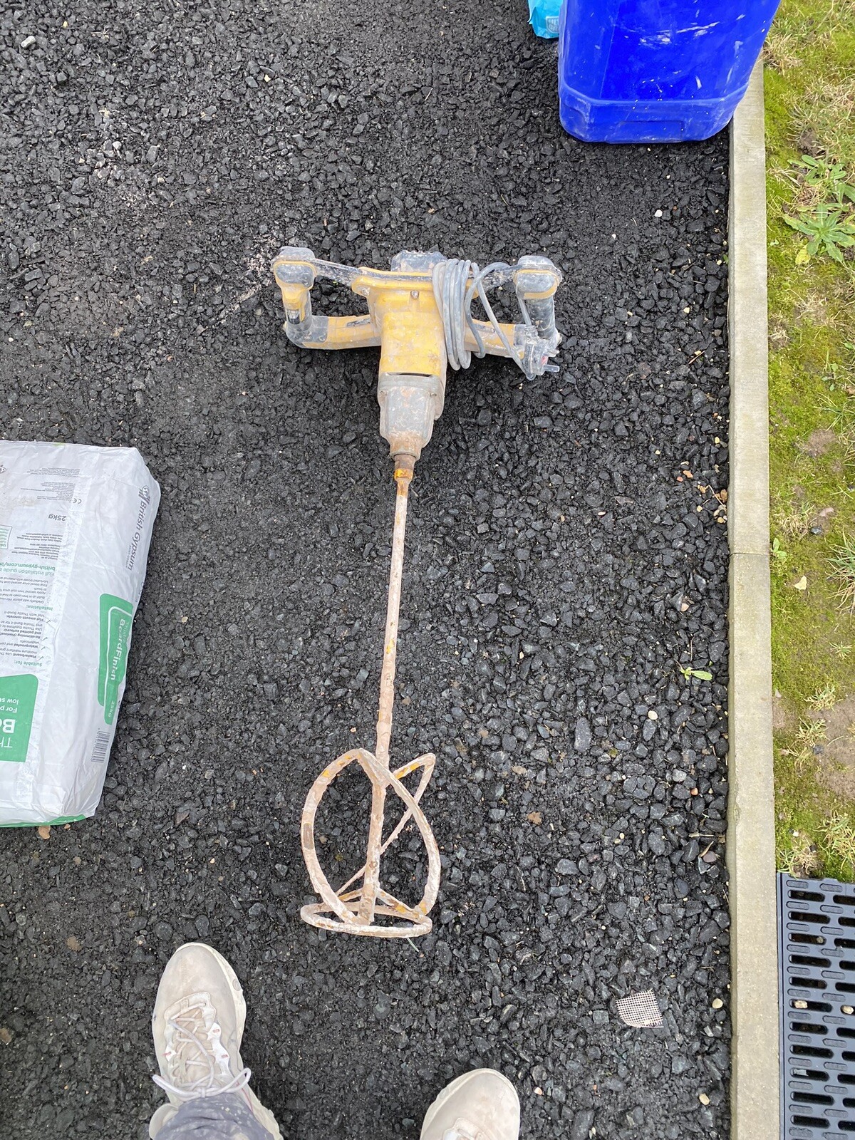 DEWALT DWD241 240v Paddle mixer 5035048706671 eBay