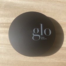 GLO SKIN BEAUTY PRESSED BASE HONEY DARK FULL SIZE / NEW  VERY MINOR BOX DAMAGE 