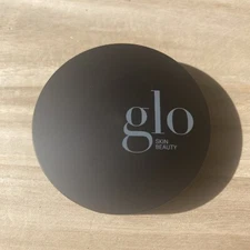 GLO SKIN BEAUTY PRESSED BASE HONEY DARK FULL SIZE / NEW  *VERY MINOR BOX DAMAGE*