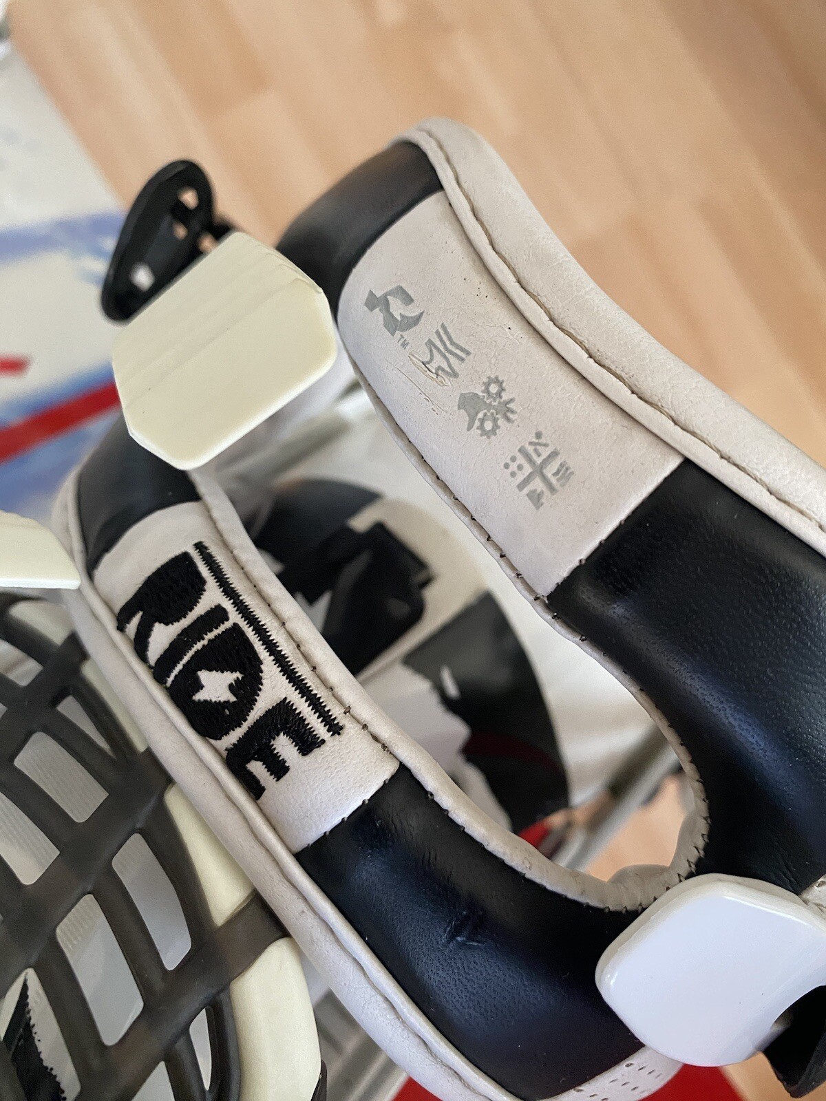 Smirnoff Ice Snowboard + Ride Revolt Bindings L Wedgie Footbeds