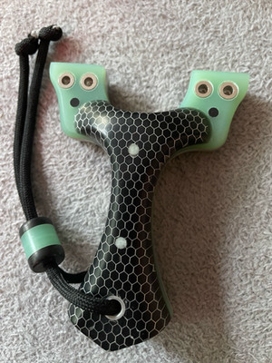 Custom Slingshot 157g G10 Carbon Zwille Premium Handcrafted Sammlerstück