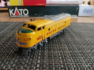 Vintage HO scale Athearn Union Pacific F unit Rubberband Drive Diesel Locomotive