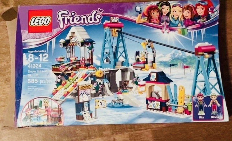 LEGO Friends Snow Resort Ski Lift 41324 Complete Set 585 Pieces Mia Olivia