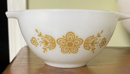 Vintage Pyrex 472, Butterfly Gold White Casserole Dish/Bowl, 1 1/2 Qt, No Lid