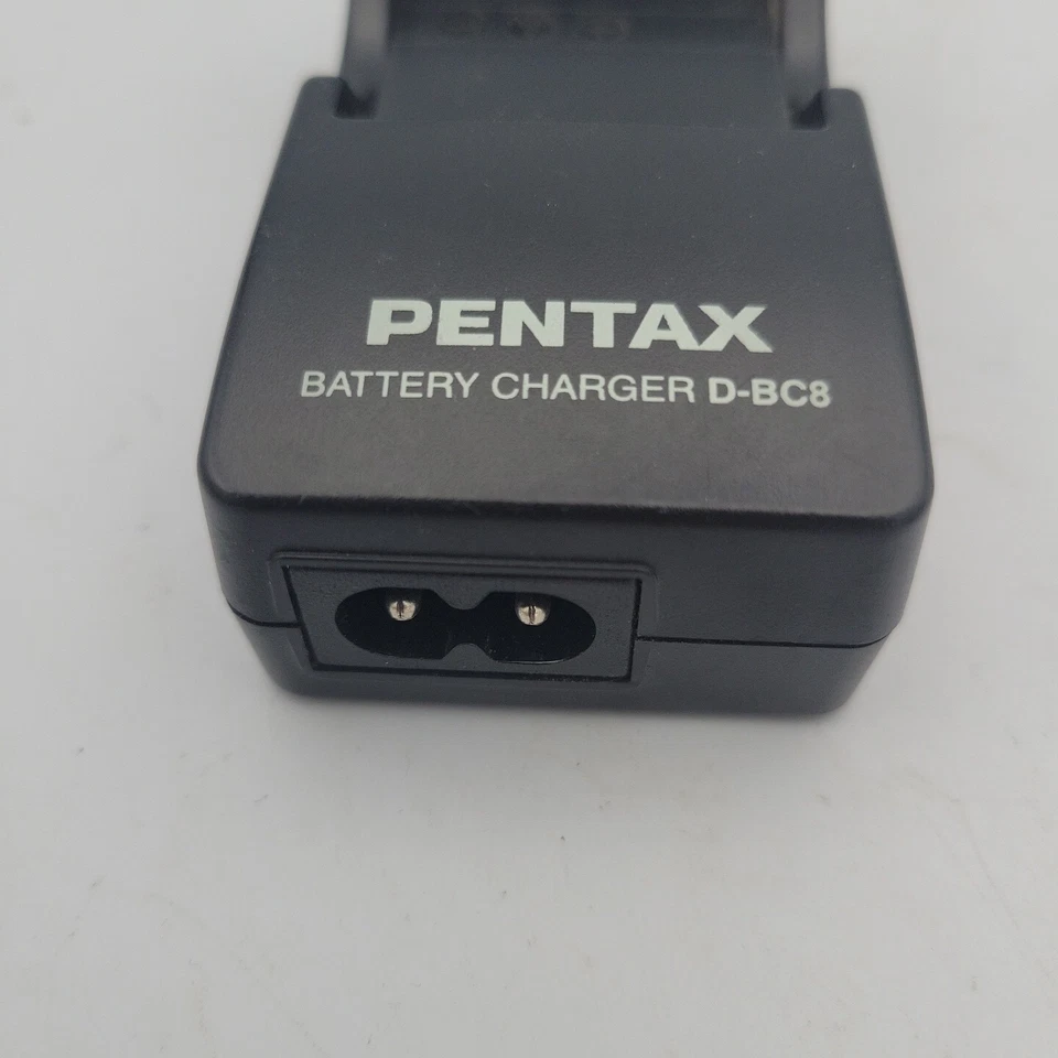 Cargador de batería PENTAX D-BC8 OEM para usar la batería Pentax D-Li95 Foto 3 de 3