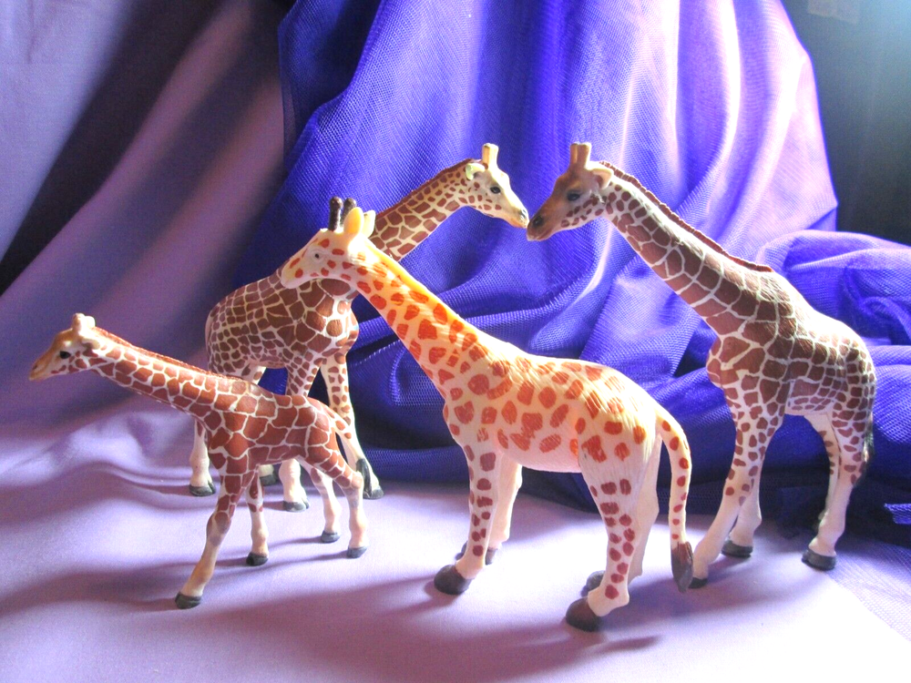 Lot of 4 -3)Schleich 1)Greenbrier Giraffes Figurines Toys -Adults & Baby Giraffe