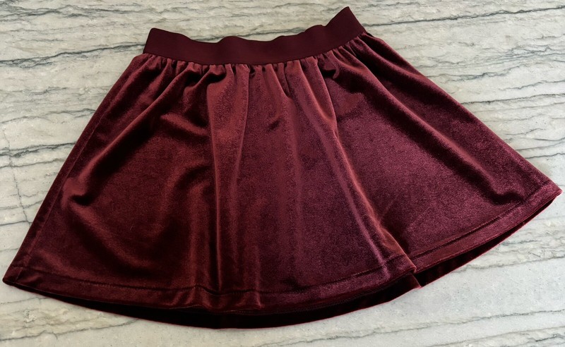 GapKids Girls Red Velvet Skirt Size M (8)