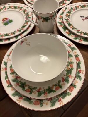 Mikasa Winter Foliage 16 piece Bone China Set 5286228, Holiday dish set  Mint