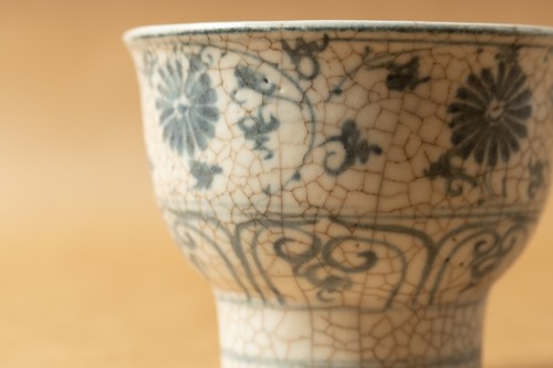 Ceramic sandstone chawan bowl Asia Vietnam white antique blue chrysanthemum decor - Picture 8 of 11