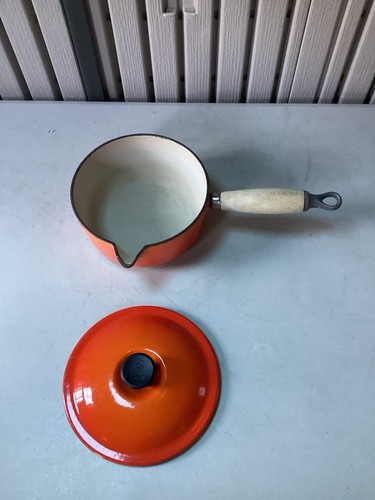 Le Creuset Volcanic Orange Saucepans - Set Of 3 - 16, 18, 20 - Wooden Handles. - Picture 20 of 24