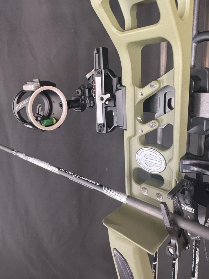 Elite Archery Exalt 35 OD Green Hunt Ready Package With Arrows Full Setup RH New - Image 2 of 4