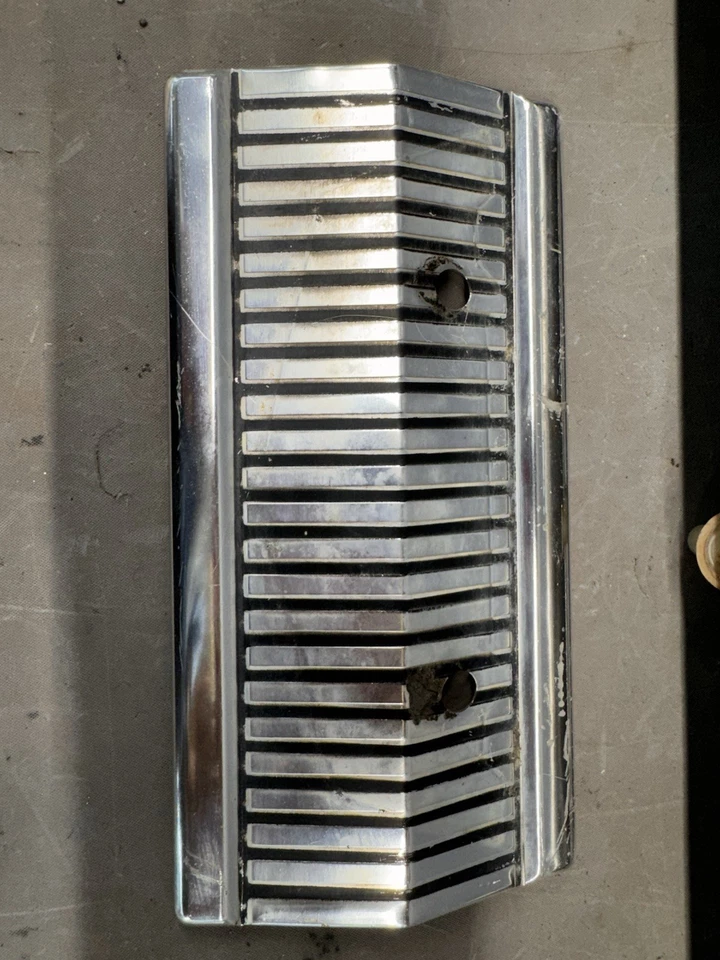 Ford Fairlane 1963 maletero trasero inferior panel trasero cubierta moldura moldura luz trasera fabricante de equipos originales Foto 2 de 4