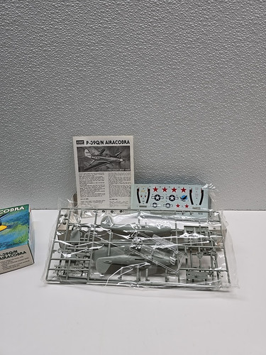 1998 Academy P-39Q/N Airacobra Flugzeug Hobby Modell 1:72 #2177 - Neu - Bild 2 von 6
