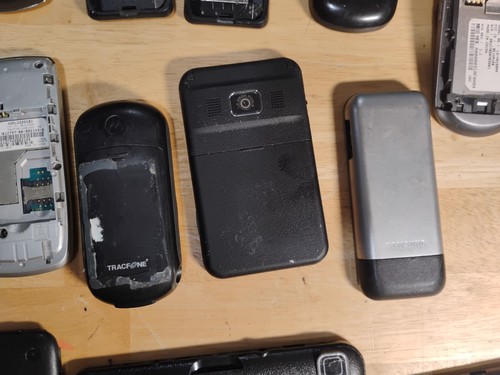 Lot téléphone portable ancien vintage pièces d'occasion réparation ferraille 16 téléphones et 3 tablettes. - Photo 16 sur 24