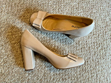 Fiore nude/ cream block heel court shoes size 8/42