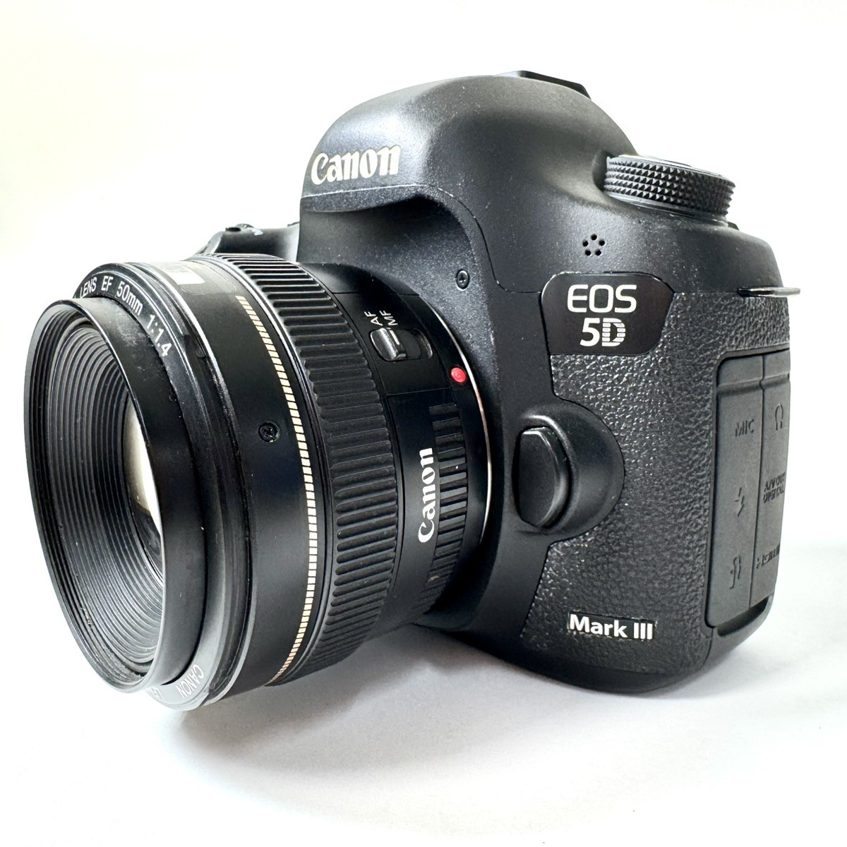 Canon EOS 5D Mark III 22.3 MP DSRL w/ EF 50mm 1:1.4 Lens