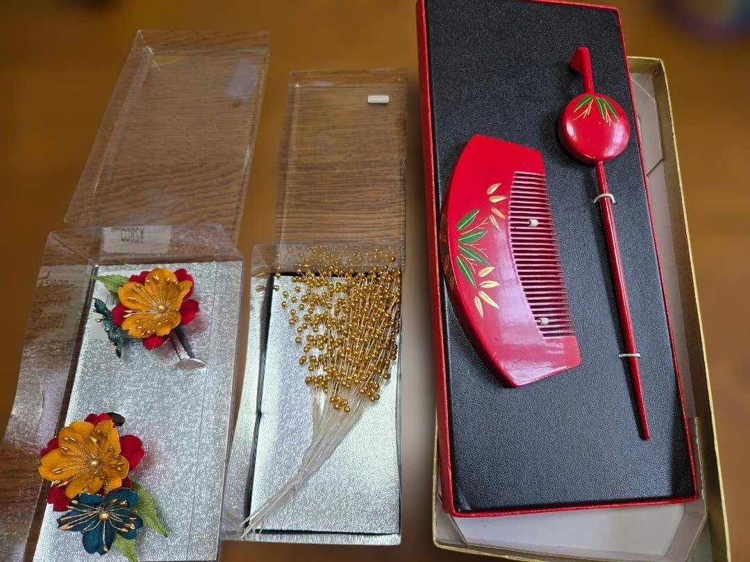 Japanese style hair ornament set with comb, hairpin, flowers, gold tassels