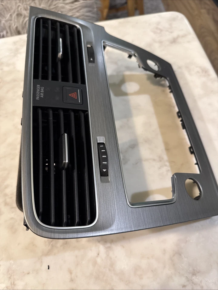 ♻️ VW GOLF MK7 2013-2017 DASHBOARD AIR VENT GRILLE WITH SURROUND TRIM 5G2819743D - Image 4 of 4