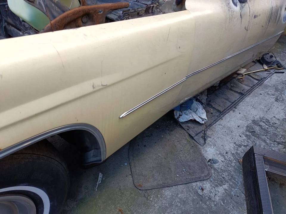 1973 Cadillac Deville para-lama esquerdo inclui luz de estacionamento moldada - Imagem 4 de 4