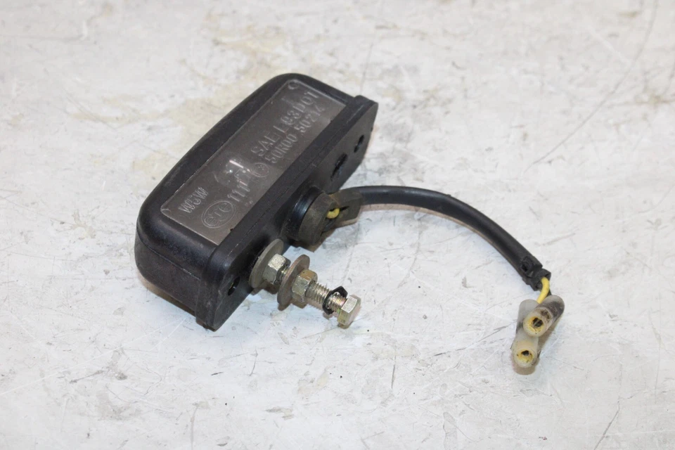 2004 TRIUMPH DAYTONA 600 OEM LICENSE PLATE LIGHT - Image 3 of 4