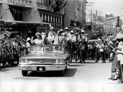 The Queen Prince Philip driving through Barbados waving to crowds Old Photo