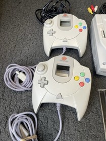 SEGA Dreamcast Console Lot 2 Controllers AV Power Cable 4 Games Tech Romancer