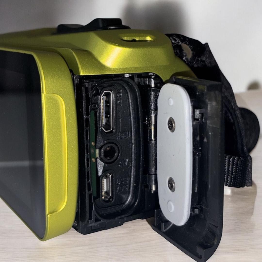 【新品級超美品】Victor JVC GZ-R480-Y イエロー　傷なし Grade, beautiful condition, Victor JVC GZ-R480-Y, yellow, no