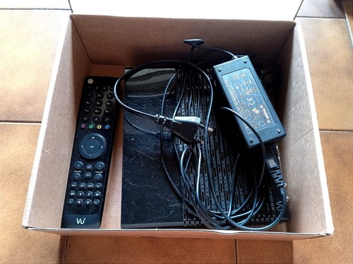 VU+ SoloSE V2 Decoder Satellitare Linux Enigma2 completo Dual Tuner, funzionante - Foto 4 di 13