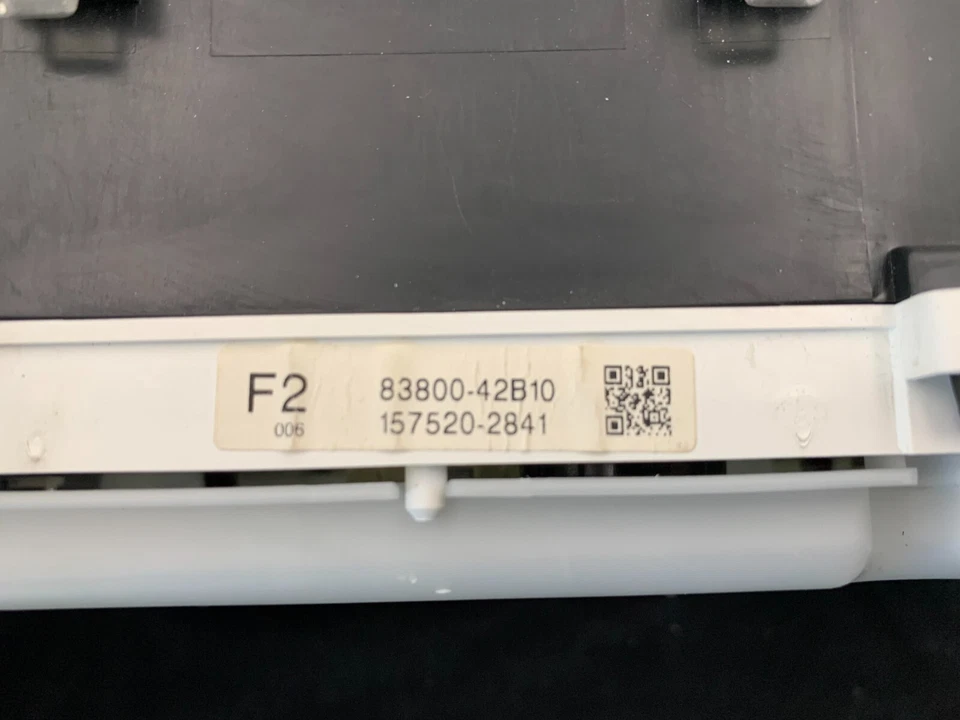 *Speedometer Instrument Cluster Dash Panel 2004 2005 Toyota Rav4 174,639 Miles - Image 3 of 3