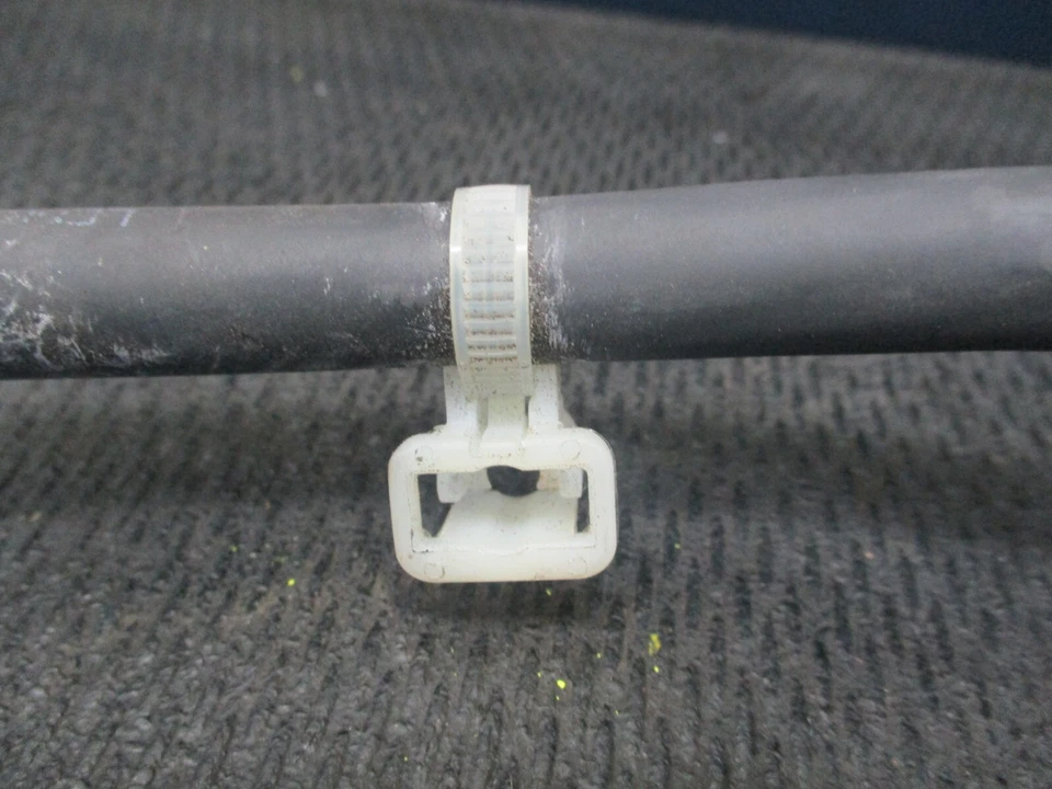 Jaguar XJ8 2006 - cable de batería positivo Foto 4 de 4