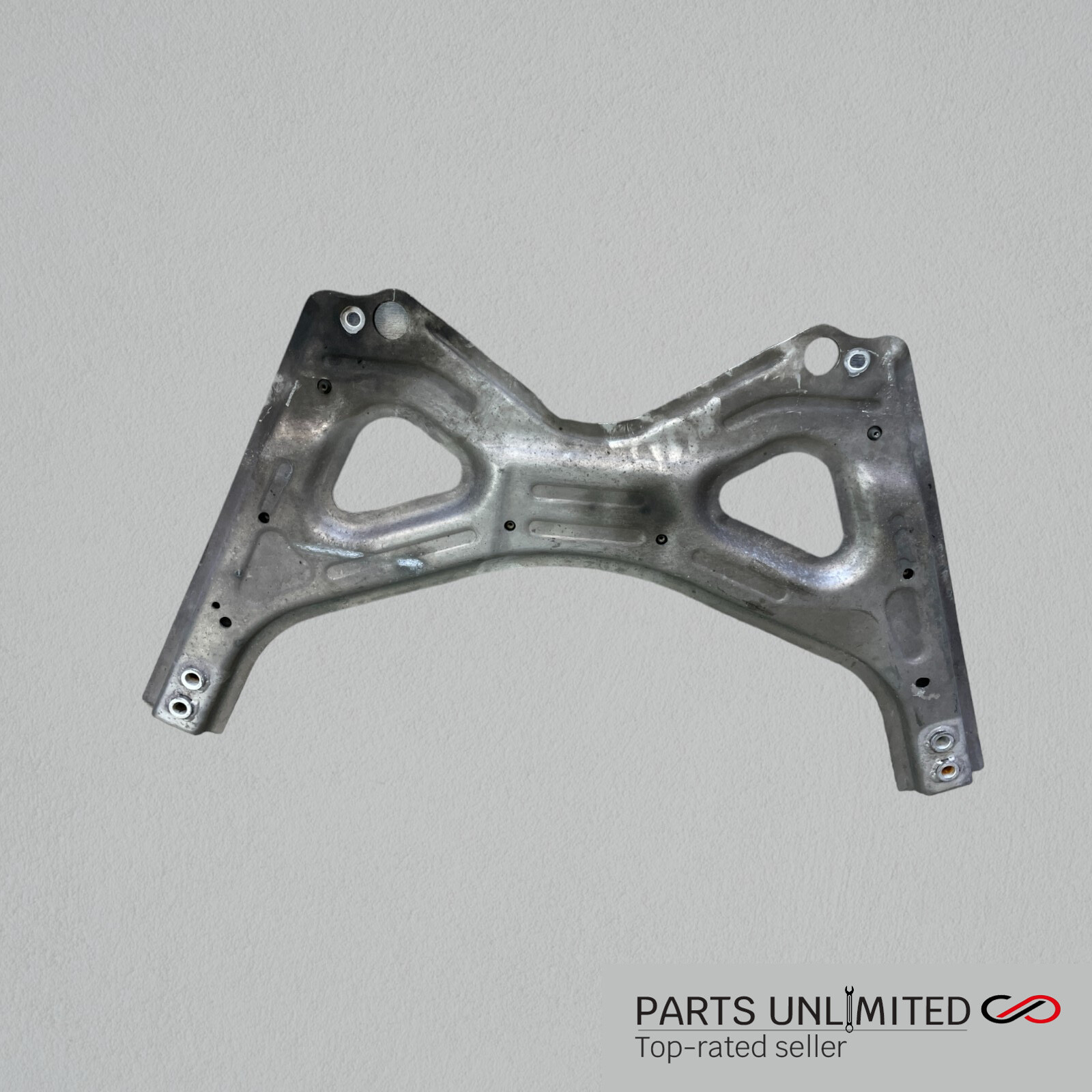 14-17 Maserati Ghibli M157 under engine front undercarriage crossmember bracket