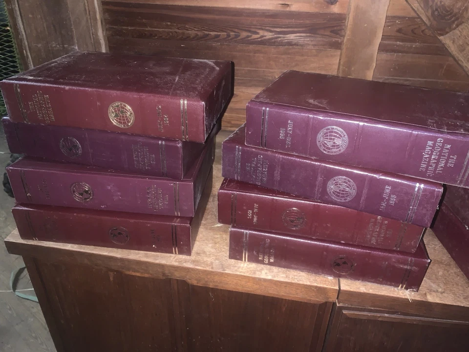 Lot of 23 Assorted Year National Geographic Magazines 1990s 1962 2003 With Cases - Image 3 of 4